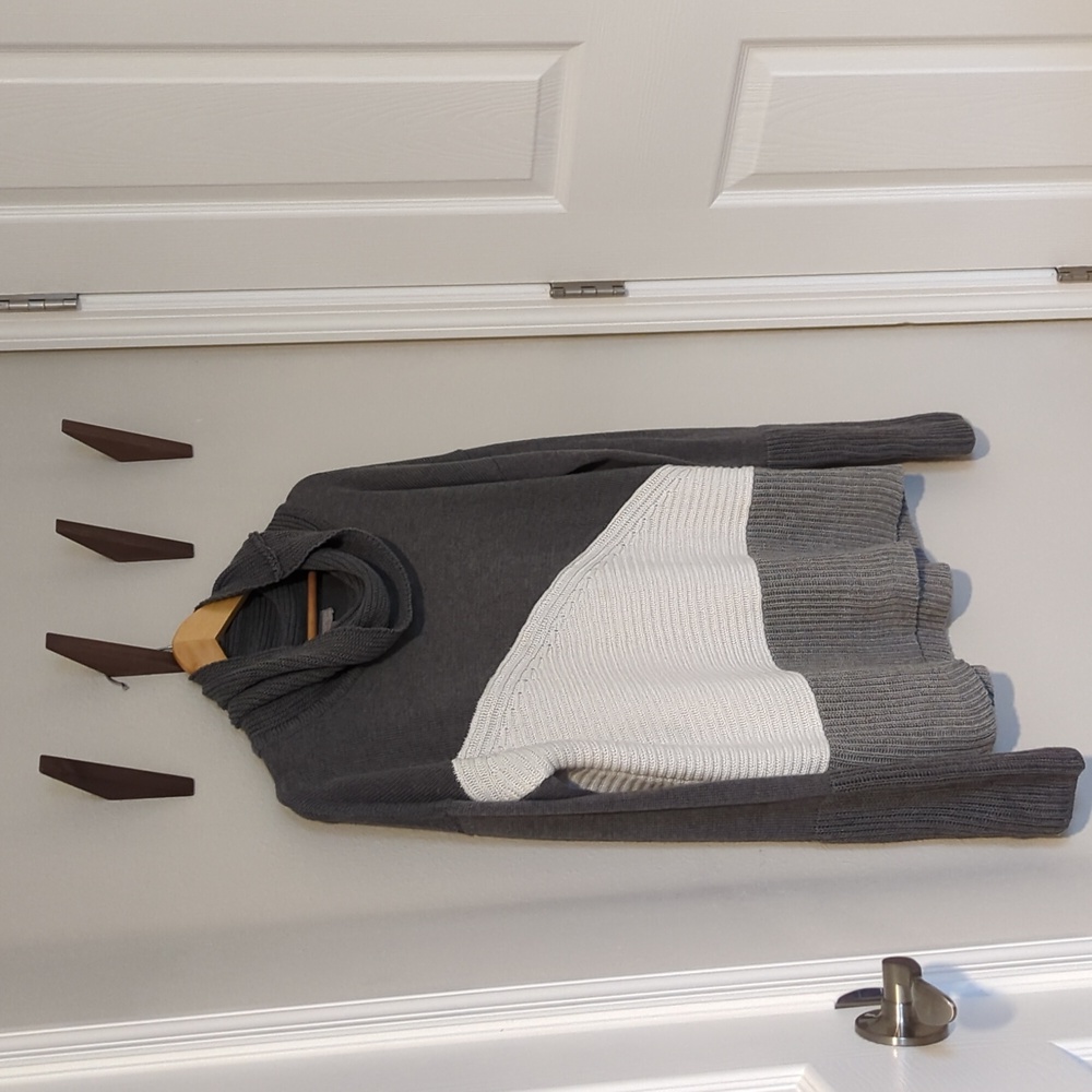 Evolution turtle neck color block sweater